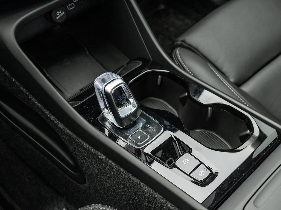 2026 Volvo XC40 Plus Dark Theme-14