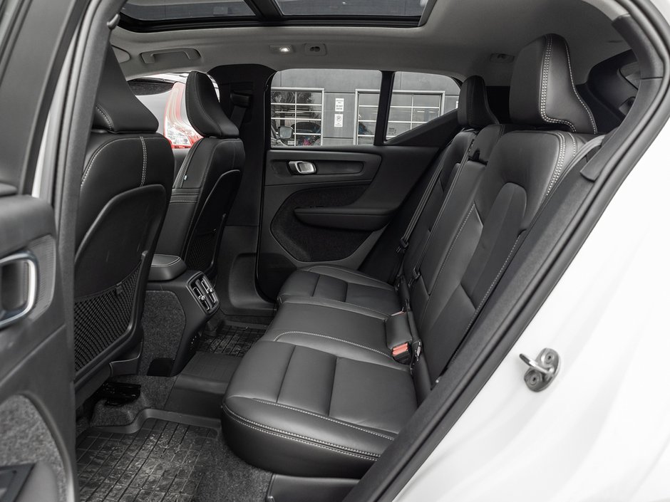 2026 Volvo XC40 Plus Dark Theme-21