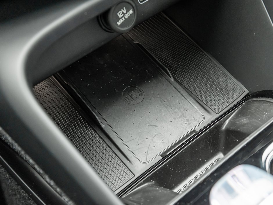 2026 Volvo XC40 Plus Dark Theme-16