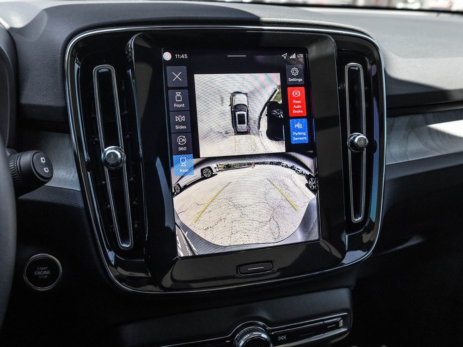 2026 Volvo XC40 Plus Dark Theme-11