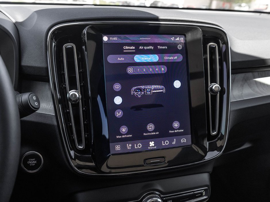 2026 Volvo XC40 Plus Dark Theme-18