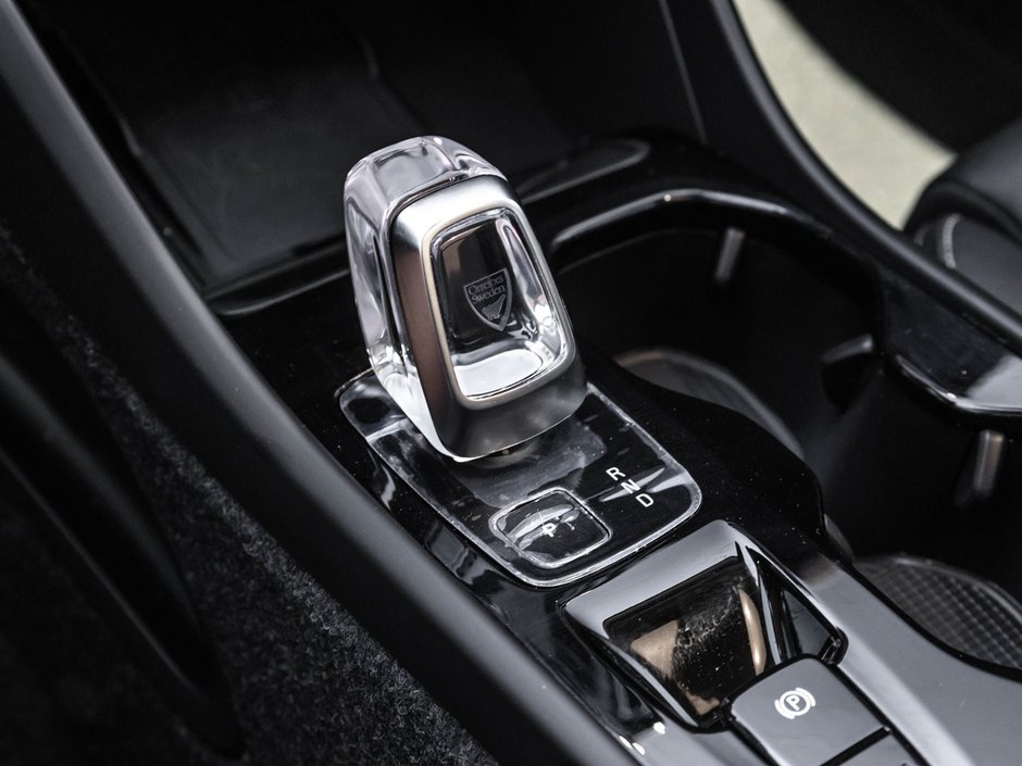 2026 Volvo XC40 Plus Dark Theme-16