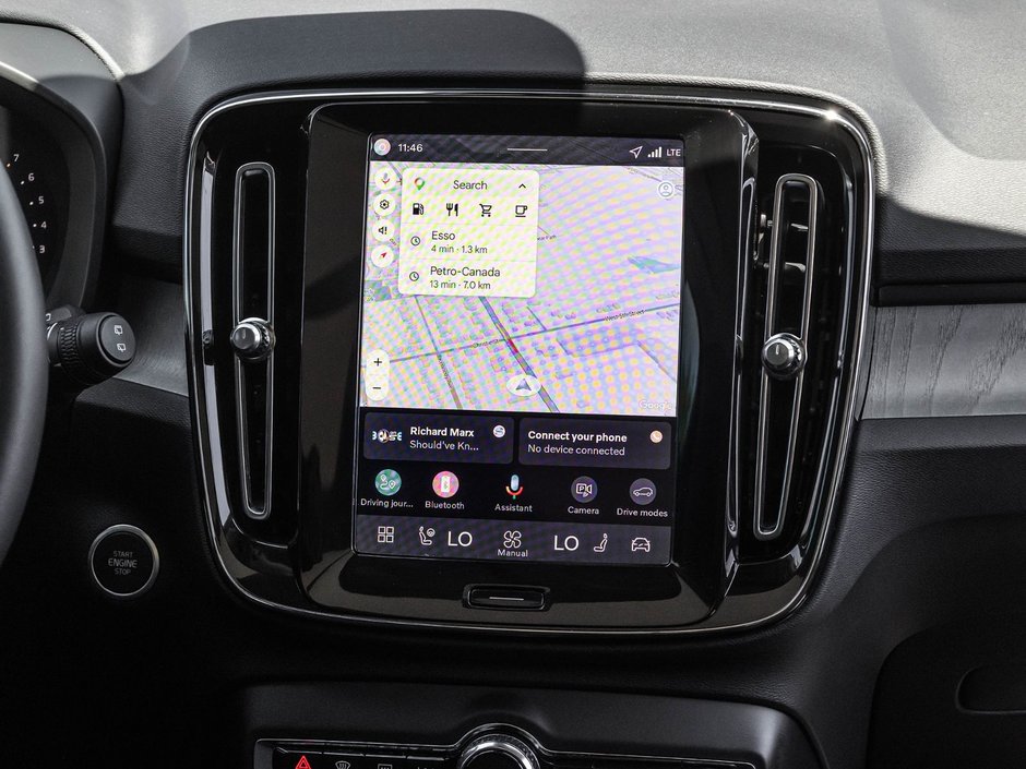 2026 Volvo XC40 Plus Dark Theme-26