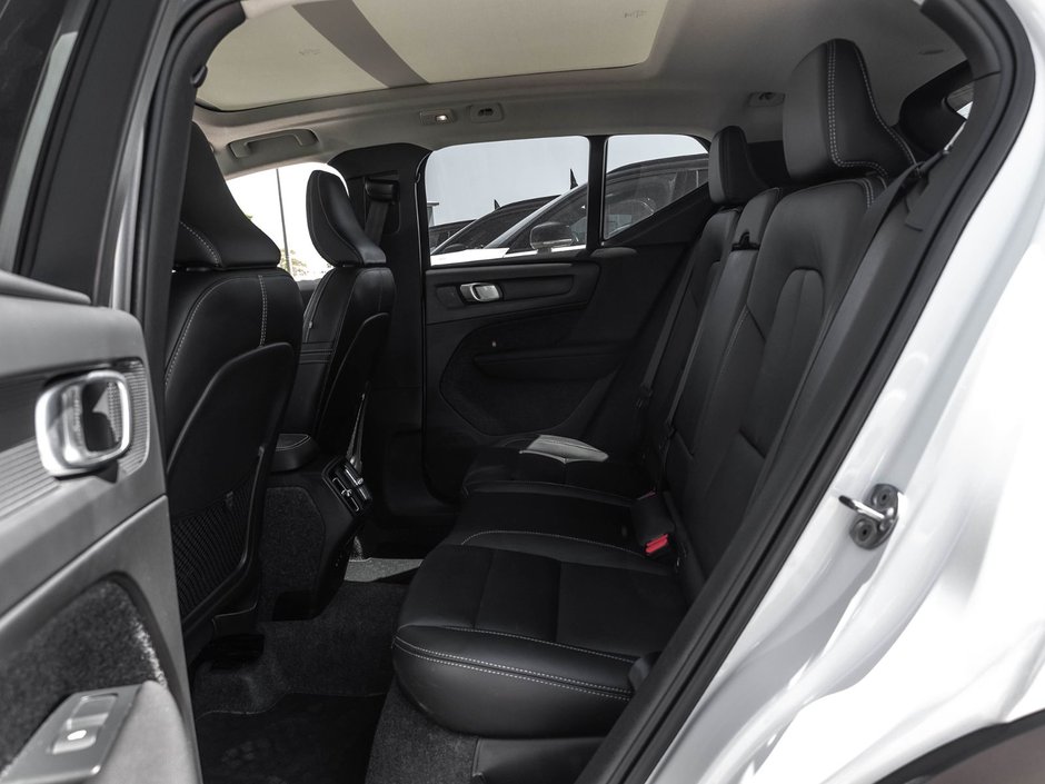 2026 Volvo XC40 Plus Dark Theme-23