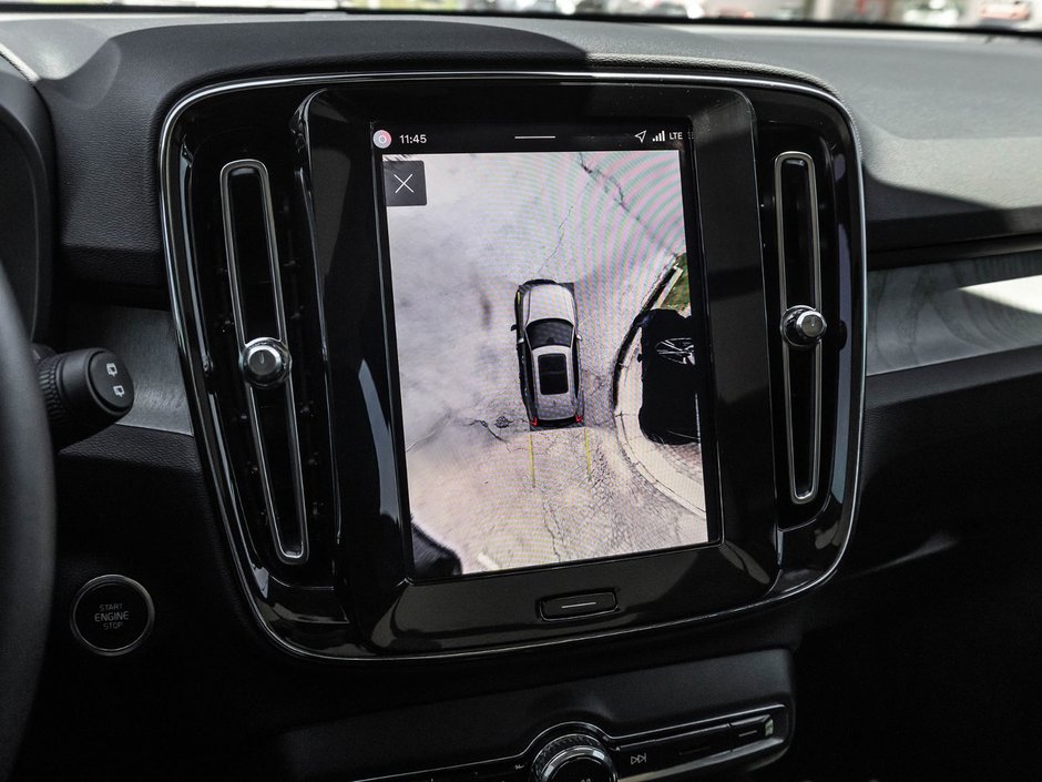 2026 Volvo XC40 Plus Dark Theme-12