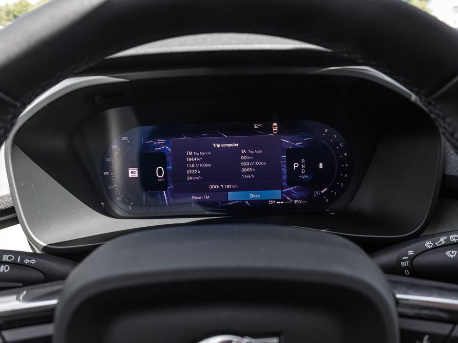 2026 Volvo XC40 Plus Dark Theme-10