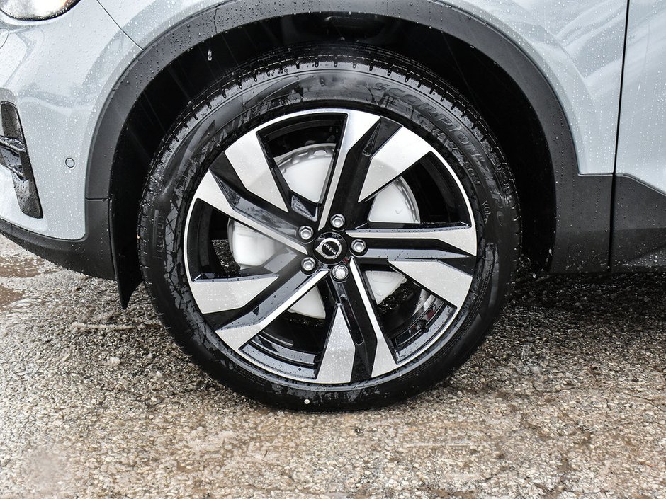 2026 Volvo XC40 Plus Dark Theme-10