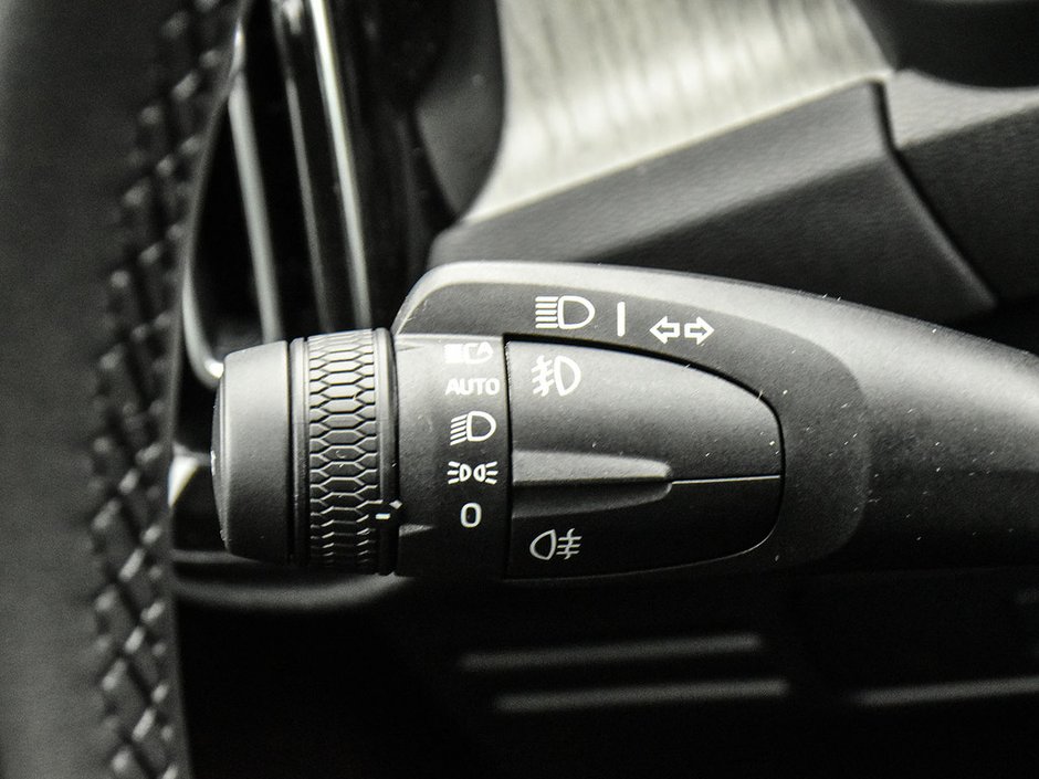 2026 Volvo XC40 Plus Dark Theme-26