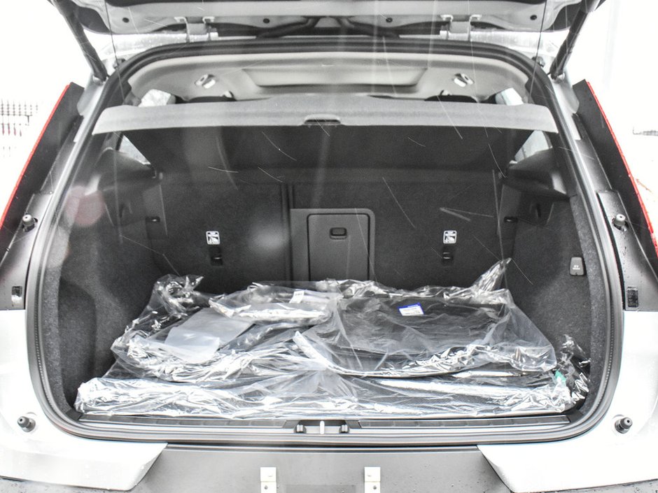 2026 Volvo XC40 Plus Dark Theme-9