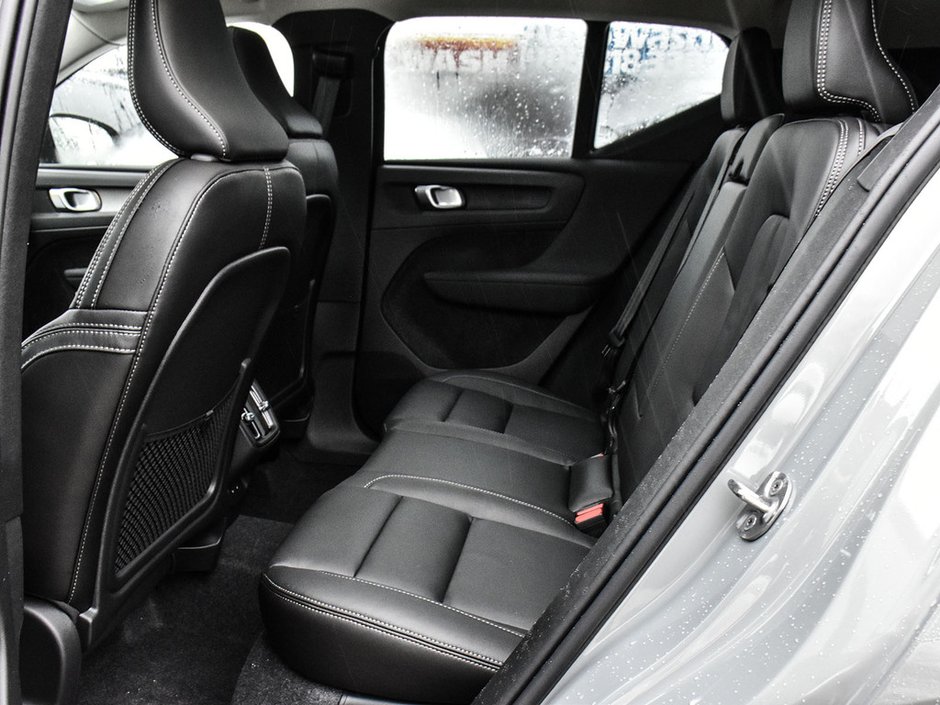 2026 Volvo XC40 Plus Dark Theme-16