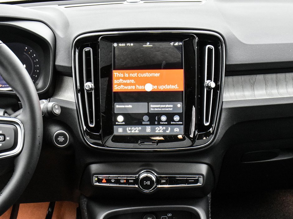 2026 Volvo XC40 Plus Dark Theme-18