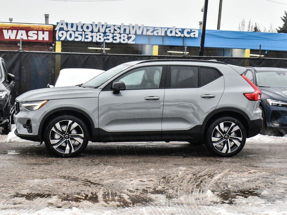 2026 Volvo XC40 Plus Dark Theme-5