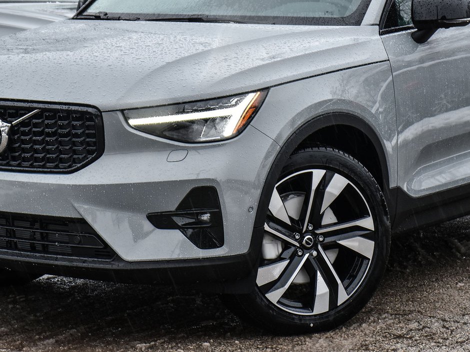 2026 Volvo XC40 Plus Dark Theme-1