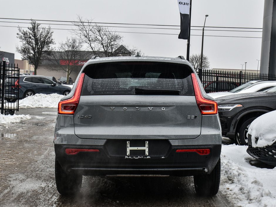 2026 Volvo XC40 Plus Dark Theme-7