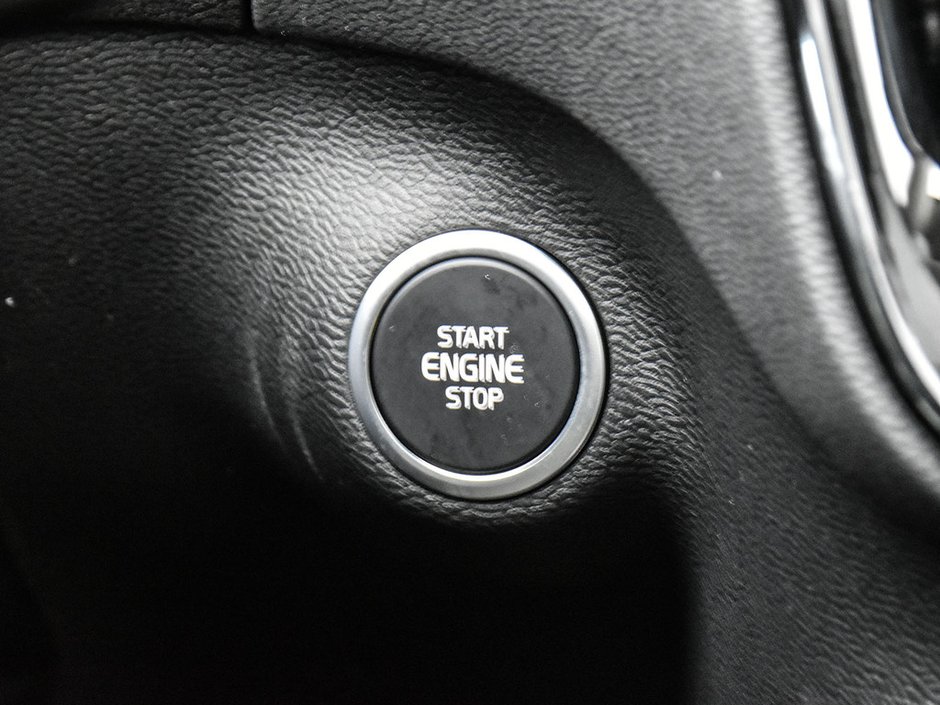 2026 Volvo XC40 Plus Dark Theme-27