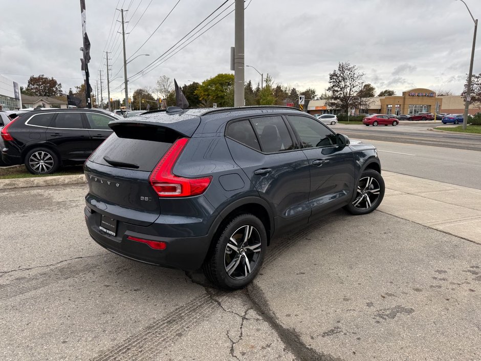 2026 Volvo XC40 Core (Dark Theme)-9