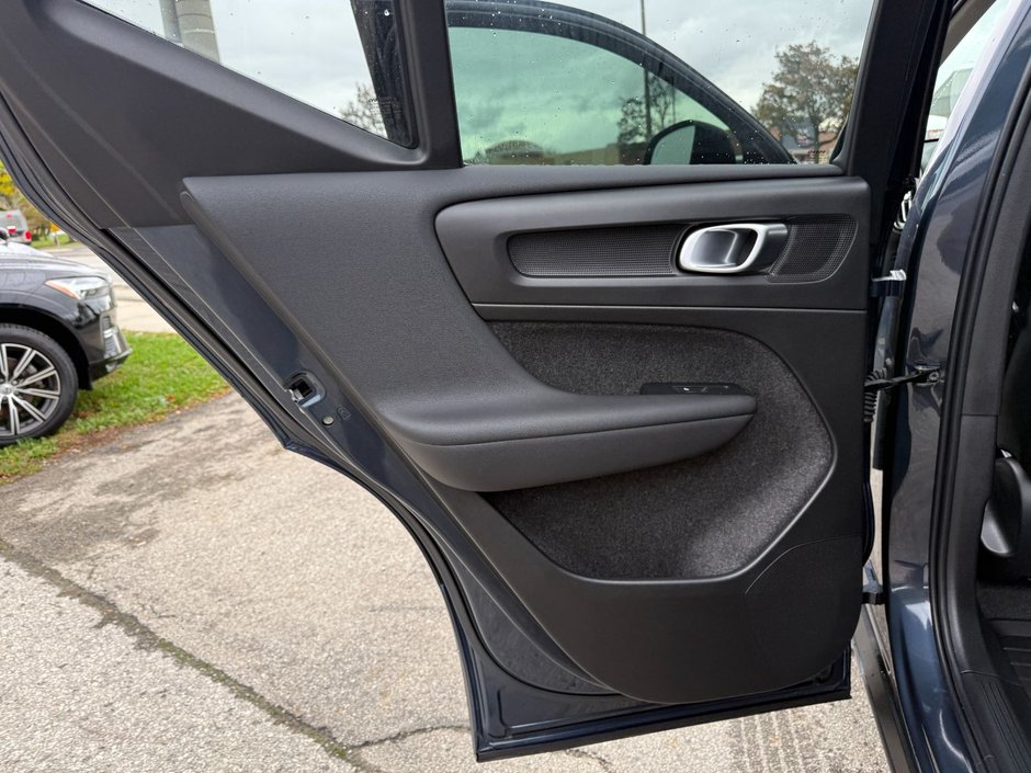 2026 Volvo XC40 Core (Dark Theme)-22