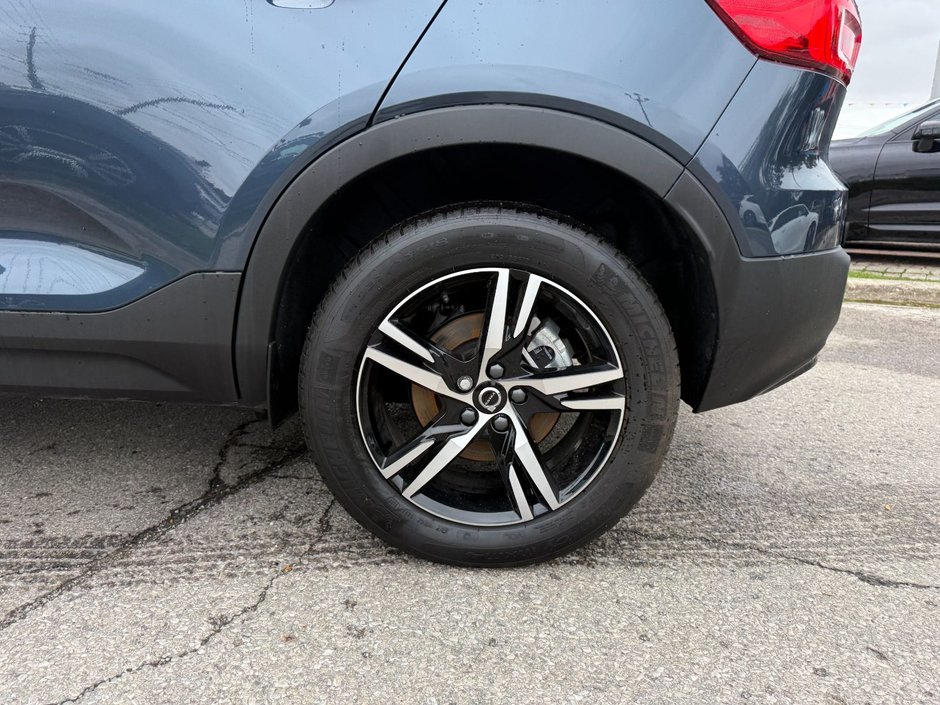 2026 Volvo XC40 Core (Dark Theme)-26