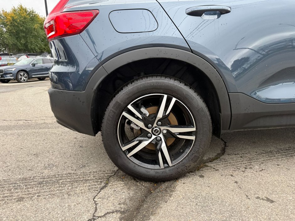 2026 Volvo XC40 Core (Dark Theme)-25