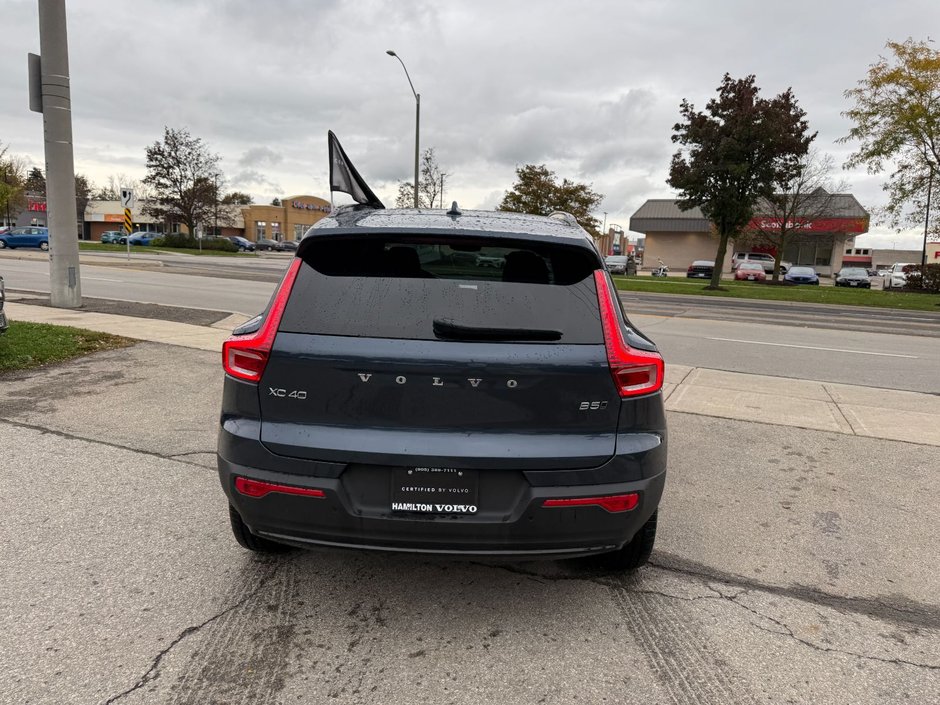 2026 Volvo XC40 Core (Dark Theme)-11