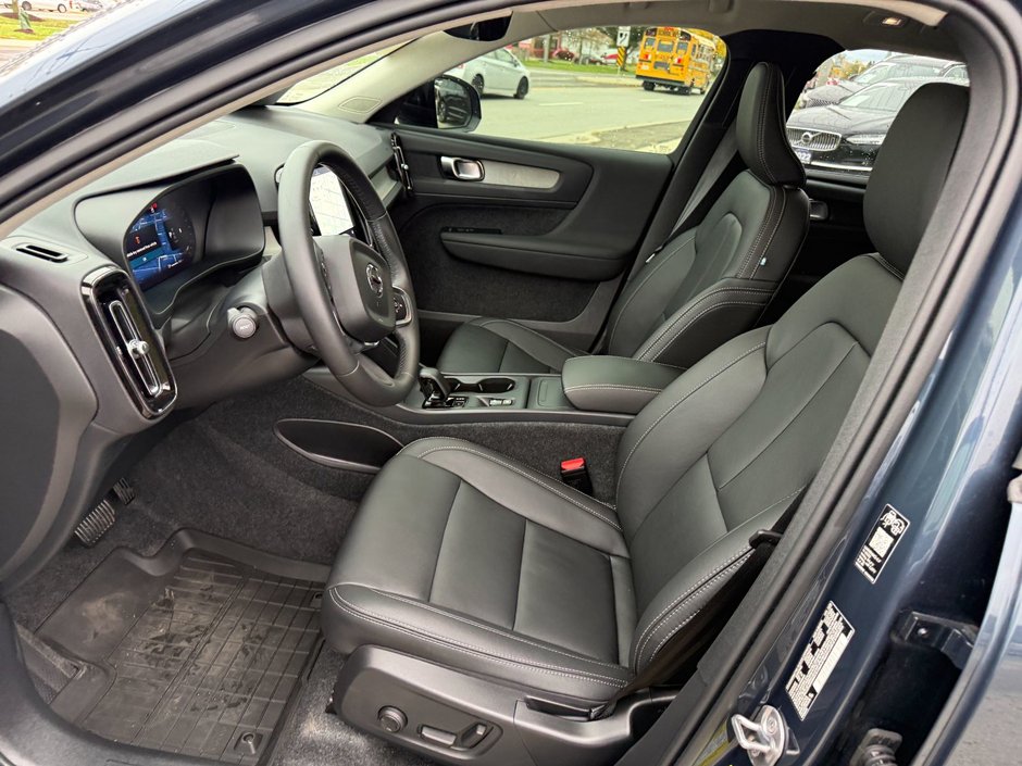 2026 Volvo XC40 Core (Dark Theme)-14