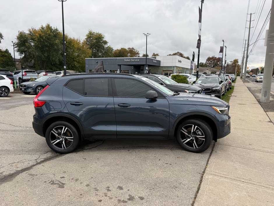 2026 Volvo XC40 Core (Dark Theme)-8