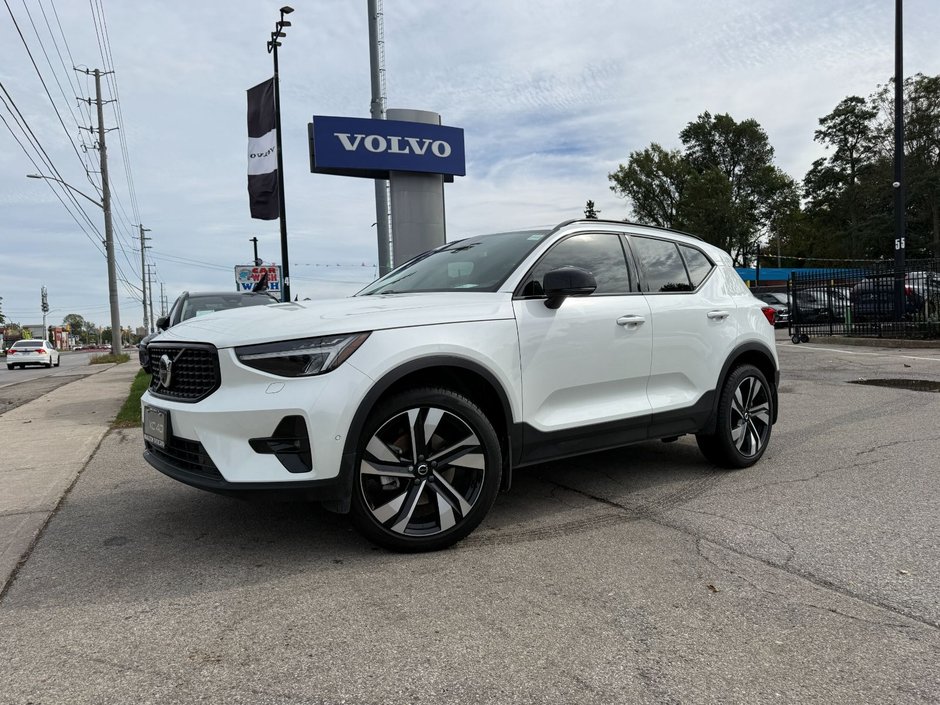 2026 Volvo XC40 Plus (Dark Theme)-2