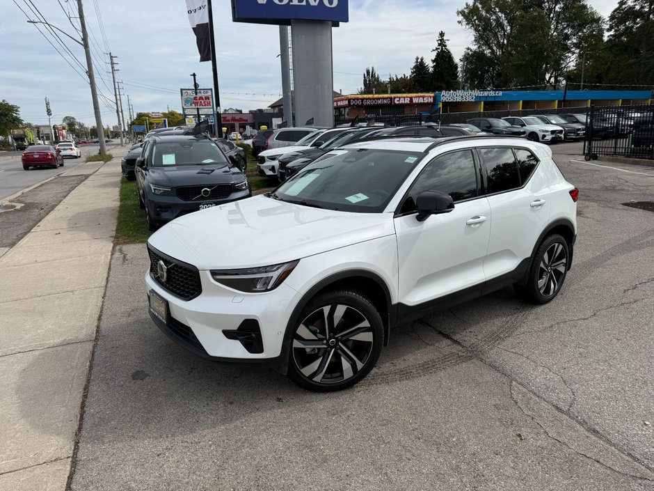 2026 Volvo XC40 Plus (Dark Theme)-3