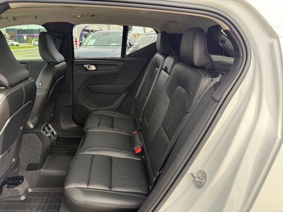 2026 Volvo XC40 Plus (Dark Theme)-14