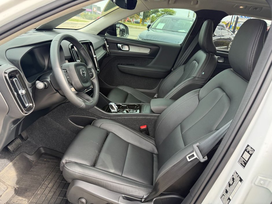 2026 Volvo XC40 Plus (Dark Theme)-12