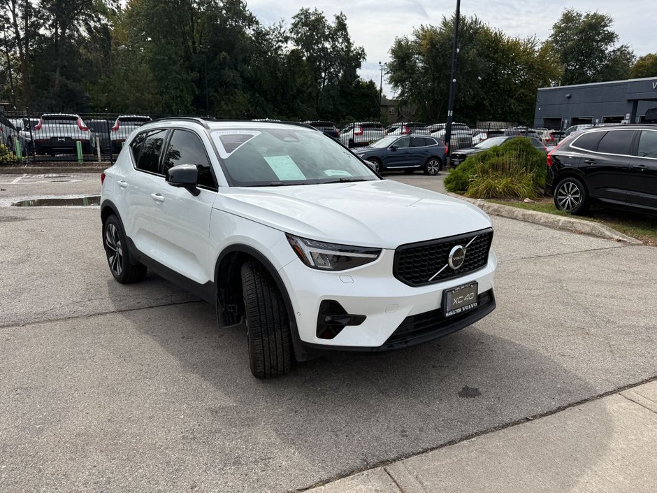 2026 Volvo XC40 Plus (Dark Theme)-6