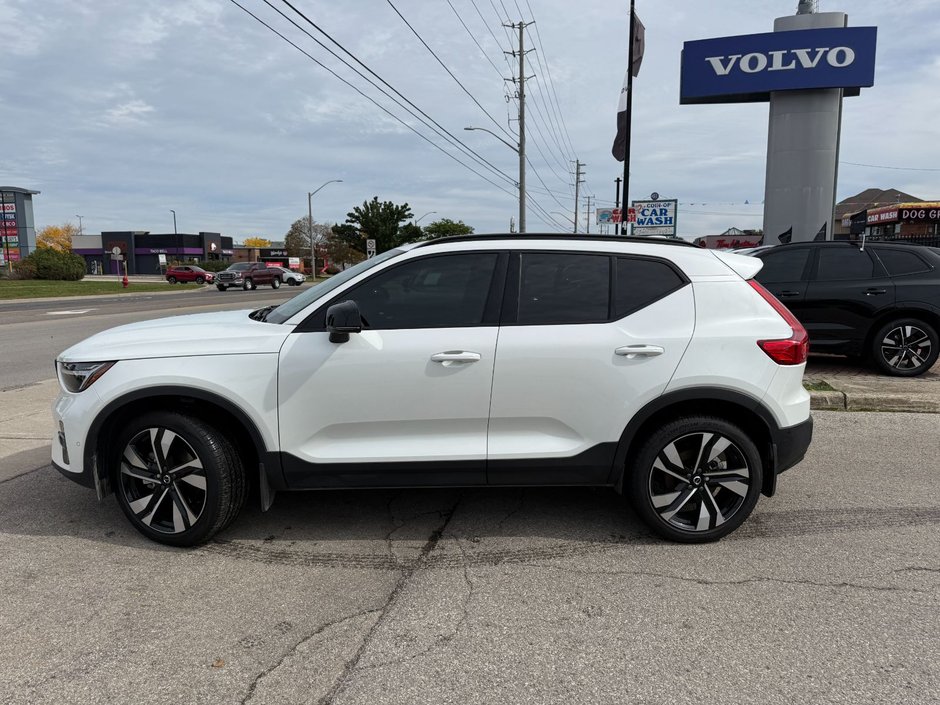 2026 Volvo XC40 Plus (Dark Theme)-11
