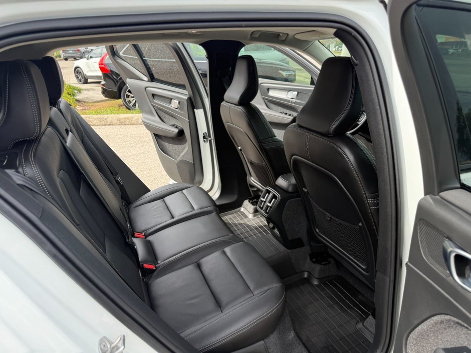 2026 Volvo XC40 Plus (Dark Theme)-16