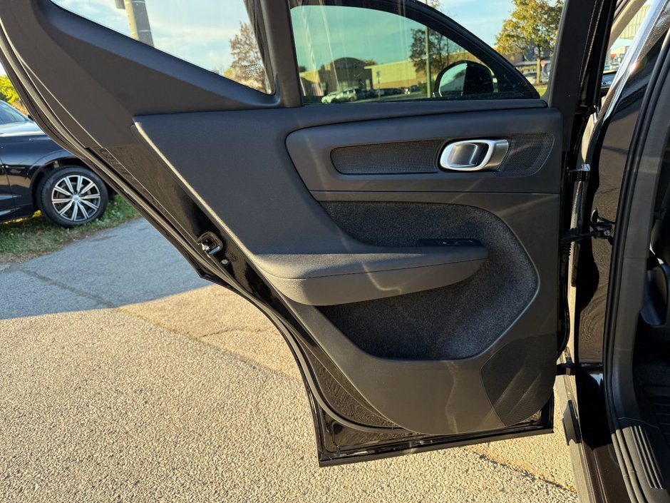 2026 Volvo XC40 Plus (Dark Theme)-20