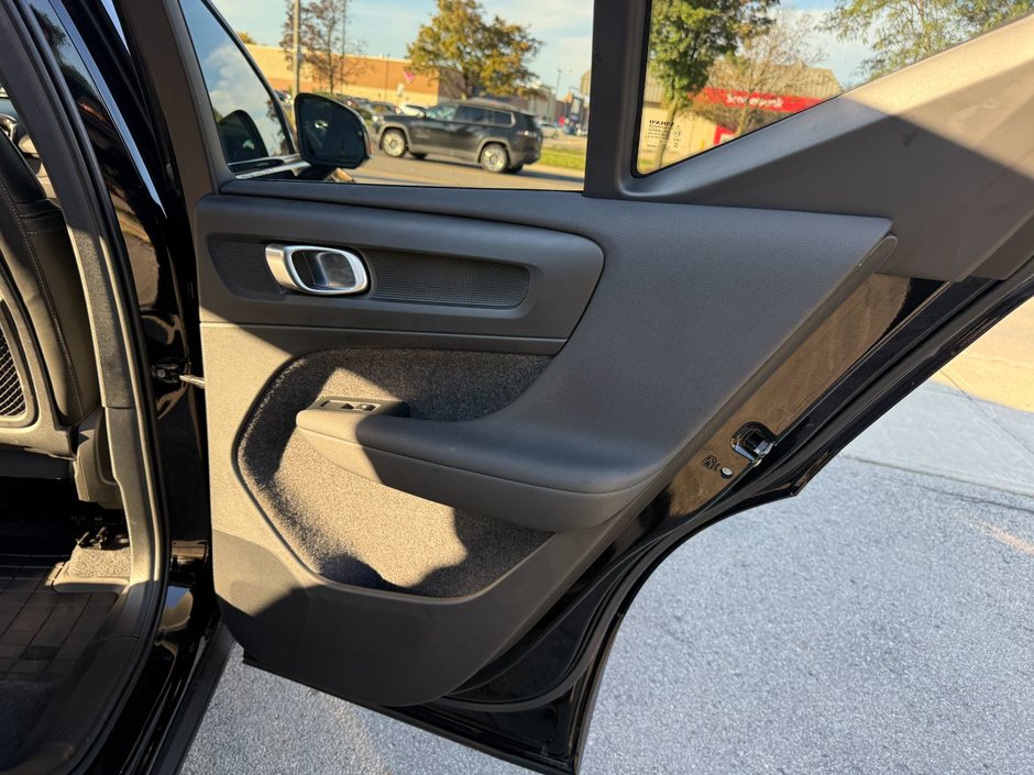 2026 Volvo XC40 Plus (Dark Theme)-19