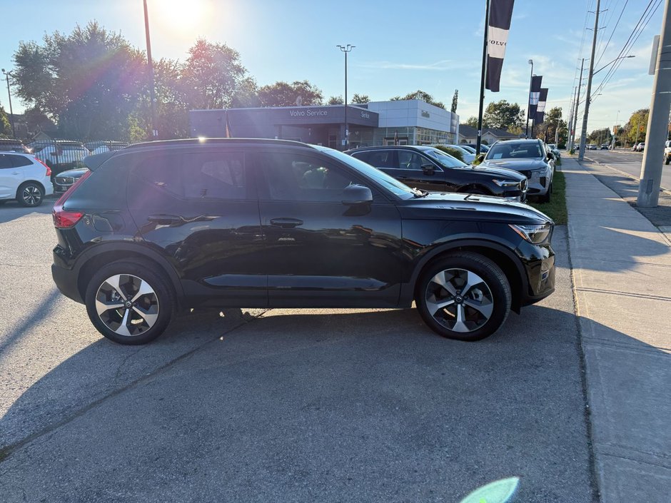 2026 Volvo XC40 Plus (Dark Theme)-8