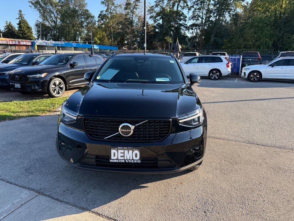 2026 Volvo XC40 Plus (Dark Theme)-5