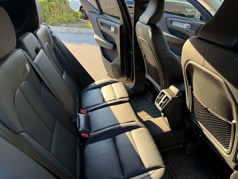 2026 Volvo XC40 Plus (Dark Theme)-16