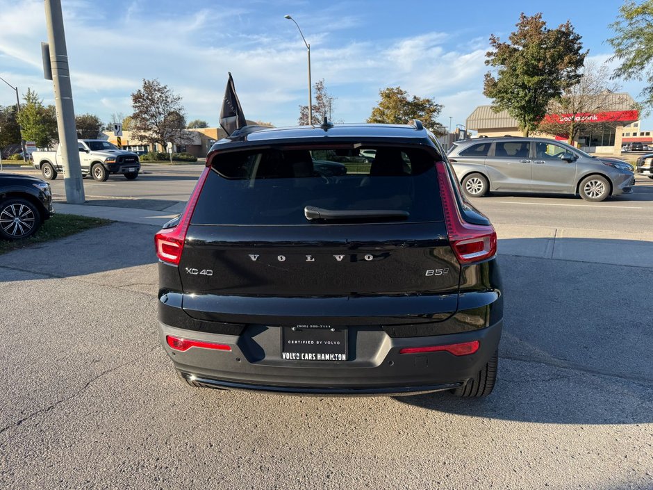 2026 Volvo XC40 Plus (Dark Theme)-10