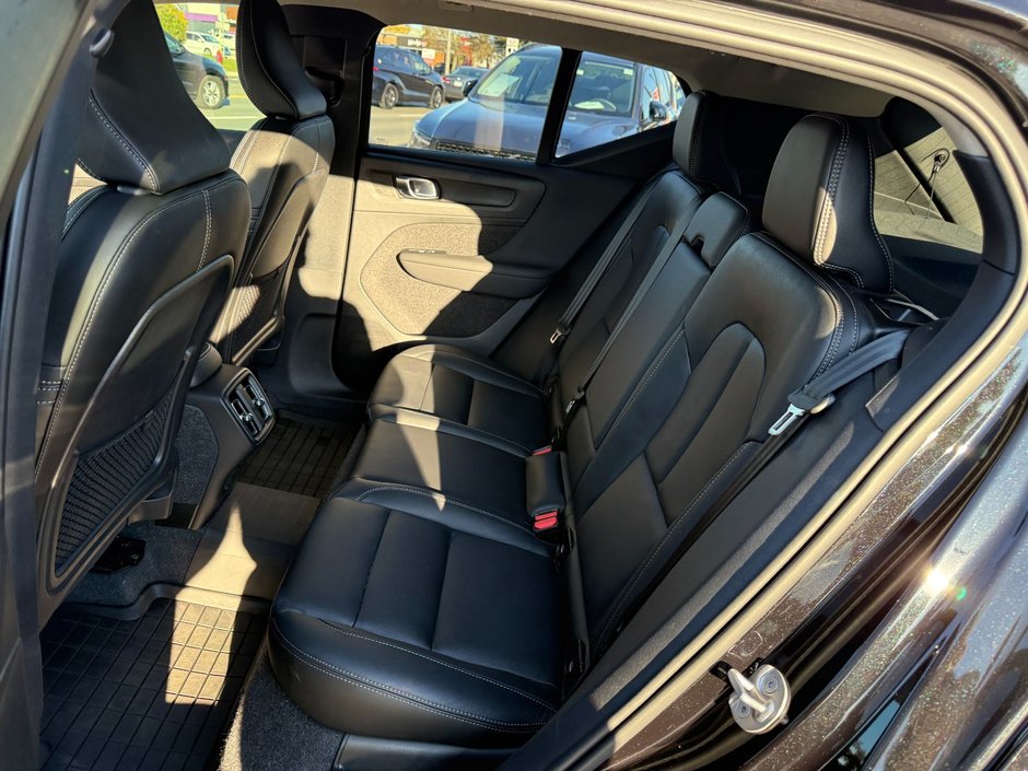 2026 Volvo XC40 Plus (Dark Theme)-14