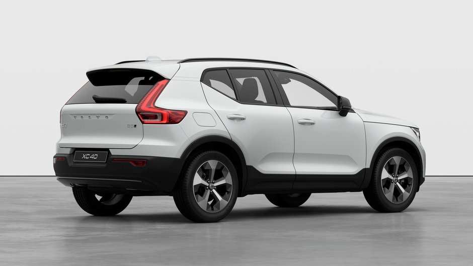 2026 Volvo XC40 Plus Dark Theme-3