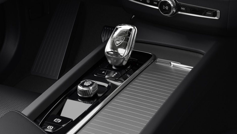 2025 Volvo XC60 Plug-in Hybrid Ultra Black Edition-8