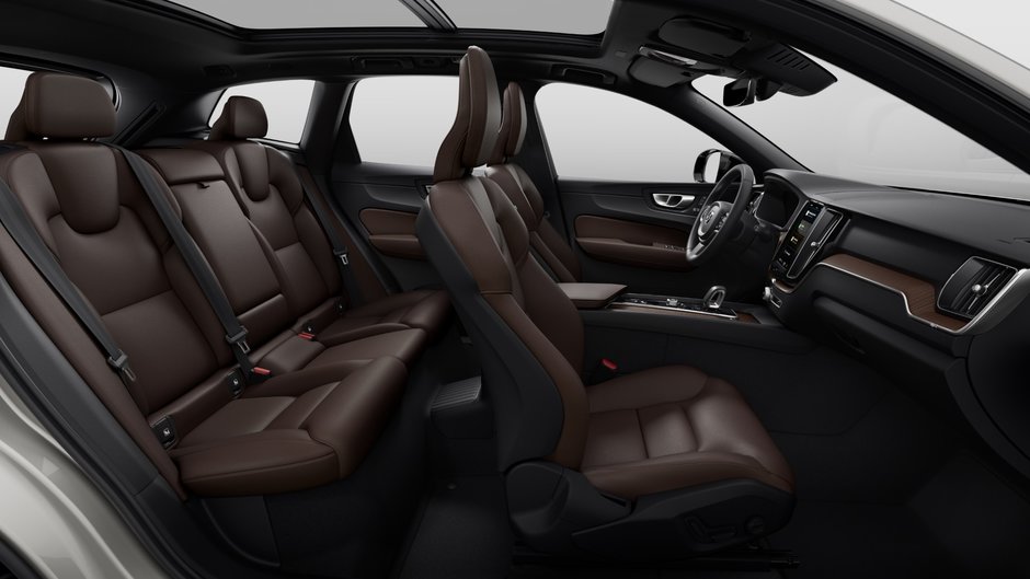2025 Volvo XC60 Plug-in Hybrid Plus Dark Theme-10
