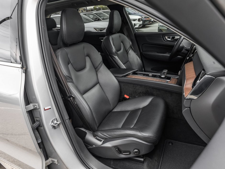2022 Volvo XC60 Recharge Inscription Expression-28