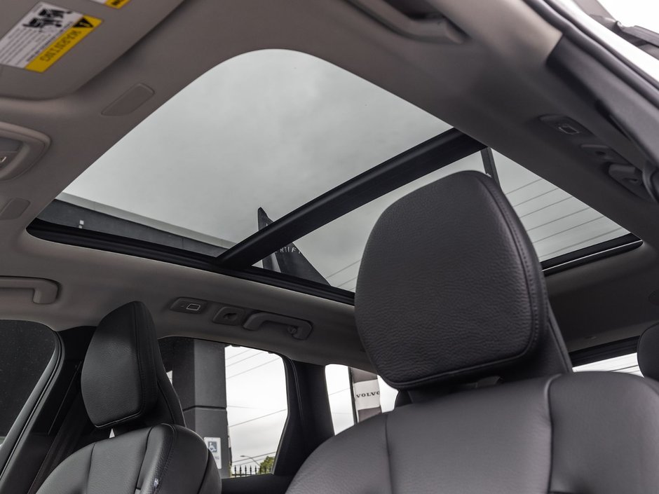 2022 Volvo XC60 Recharge Inscription Expression-26