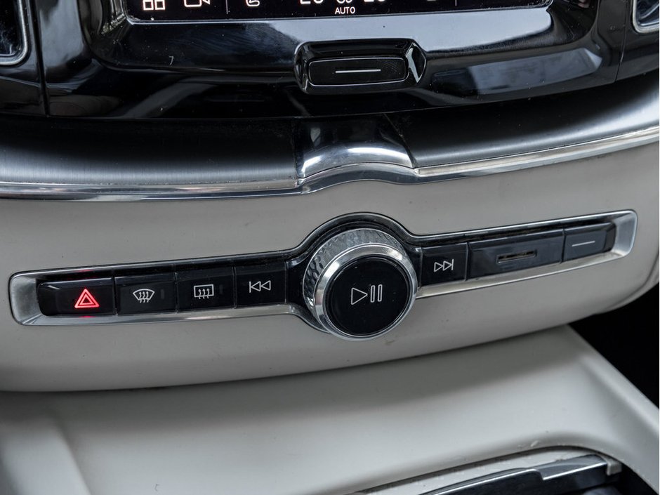2022 Volvo XC60 Momentum-17