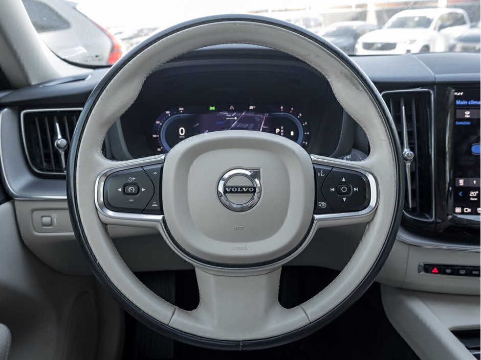 2022 Volvo XC60 Momentum-7