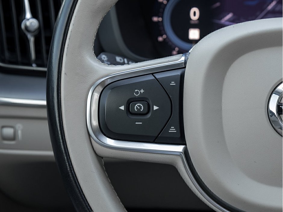 2022 Volvo XC60 Momentum-10