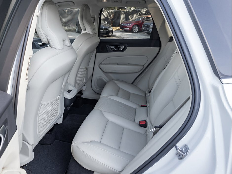 2022 Volvo XC60 Momentum-22