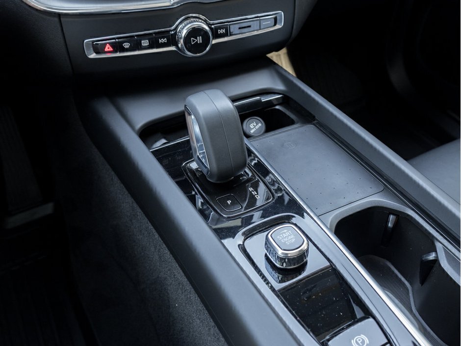 2022 Volvo XC60 Momentum-16